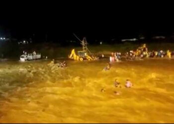 मोहम्मद माणिक की बहादुरी को सलामः नदी में डूब रहे 10 भक्तों की बचाई जान