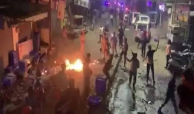 गुजरात: वडोदरा में दिवाली की रात कुछ सांप्रदायिक झड़पें हुईं।