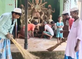 दुर्गा पूजा बचाने को जब गांव के मुस्लिम आगे बढ़े!