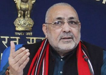 केंद्रीय मंत्री गिरिराज सिंह ने दिया विवादास्पद बयान, उन्होंने बिहार में मुस्लिम आबादी वाले जिलों को “बांग्लादेश” करार दिया।