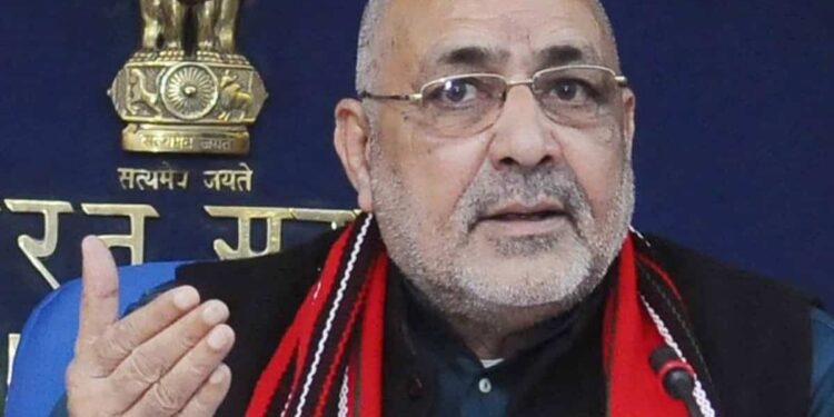 केंद्रीय मंत्री गिरिराज सिंह ने दिया विवादास्पद बयान, उन्होंने बिहार में मुस्लिम आबादी वाले जिलों को “बांग्लादेश” करार दिया।