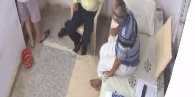 तिहाड़ अधीक्षक के साथ सत्येंद्र जैन का नया वीडियो सामने आया!