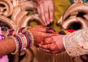 अयोध्या में सामूहिक विवाह समारोह में 1,300 से अधिक हिंदू, मुस्लिम जोड़े एक दूसरे के बंधन में बंधे।