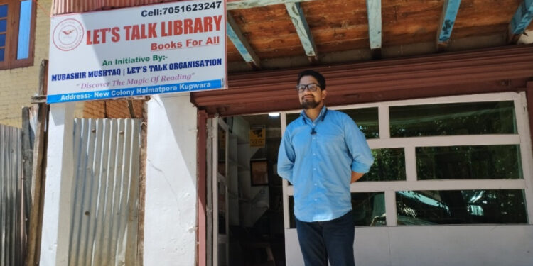 लेट्स टॉक लाइब्रेरी (Let’s Talk Library): एक कश्मीरी छात्र मुश्ताक की समाज के लिए मुफ्त किताब