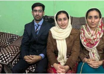 कश्मीर के तीन भाई-बहन सुहेल, हुमा, और इफरा ने सिविल सेवा परीक्षा (JKCSE) में की सफलता हासिल