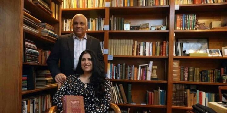 डॉक्टर जोड़ी ने नियाग्रा फॉल्स में दुनिया का पहला विदेशी कश्मीरी म्यूज़ियम स्थापित किया