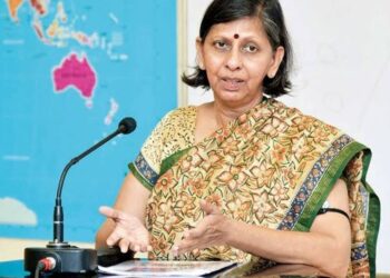 आंध्र प्रदेश की प्रथम महिला आईपीएस ने महिलाओं को दी सलाह, “लोगों को खुद को जज करने न दें”