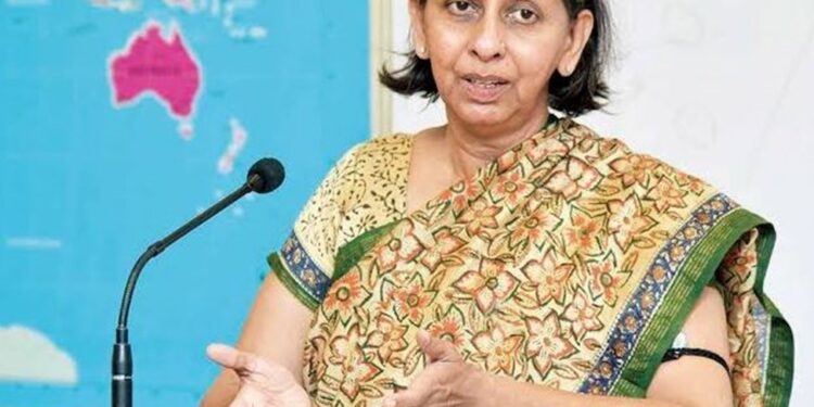 आंध्र प्रदेश की प्रथम महिला आईपीएस ने महिलाओं को दी सलाह, “लोगों को खुद को जज करने न दें”