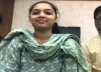 मदीहा पठान ने गुजरात सिविल सेवा परीक्षा में 10वीं रैंक हासिल की.