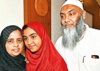 तबस्सुम ने कर्नाटक बोर्ड में टॉपर बनने के लिए हिजाब की जगह तालीम को चुना