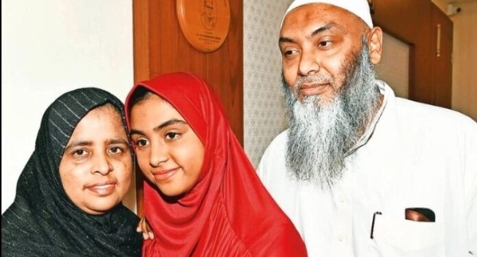 तबस्सुम ने कर्नाटक बोर्ड में टॉपर बनने के लिए हिजाब की जगह तालीम को चुना