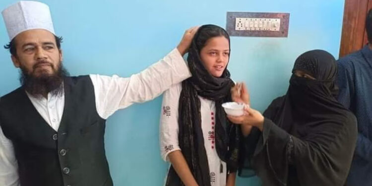 UP Board 10th result 2023: दूसरी रैंक हासिल करने वाली Mishkat Noor बनना चाहती हैं डॉक्टर!