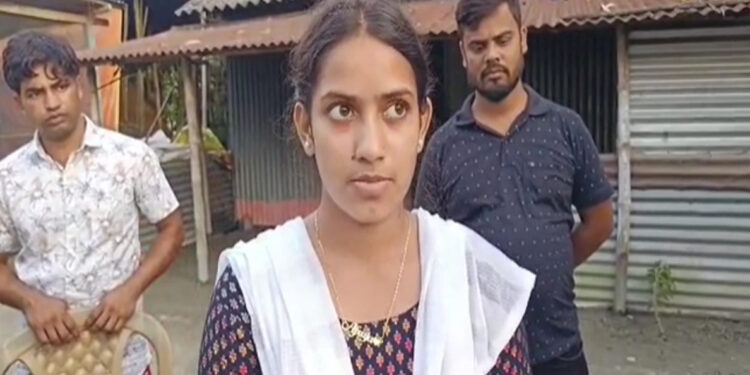 असम के सुदूर गांव की अफरूजा ने सारी बाधाओं को तोड़ते हुए विश्वविद्यालय परीक्षा में टॉप किया।