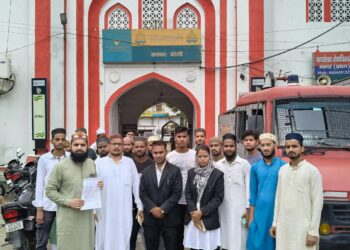 दरगाह आला हजरत की ओर से गिरी महाराज के ख़िलाफ़ कोतवाली पर जोरदार प्रदर्शन।