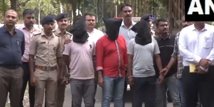 गुजरात: प्रमोशन की लालच में रेल पटरी से छेड़छाड़, पुलिस ने सुभाष, मनीष और शुभम को किया गिरफ्तार।
