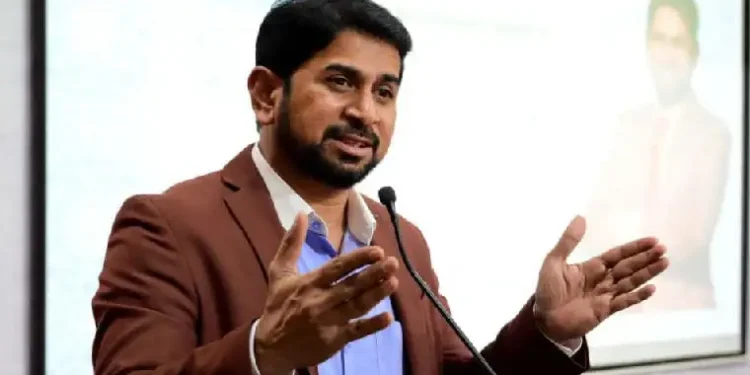 तेलंगाना टास्क फोर्स ने मोटिवेशनल स्पीकर मुनव्वर ज़मां और दो होटल मालिकों को गिरफ्तार किया।