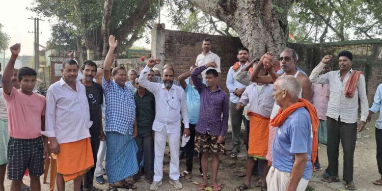 महमूद आलम: माण्डू की जनता के दिलों पर राज, विष्णुगढ़ में जनसंपर्क अभियान, विकास के सपने को किया साकार।