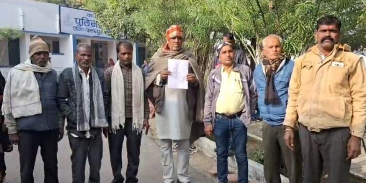 मध्य प्रदेश: छतरपुर के अत्रार गांव में दलित व्यक्ति से प्रसाद लेने पर 20 परिवारों का सामाजिक बहिष्कार।