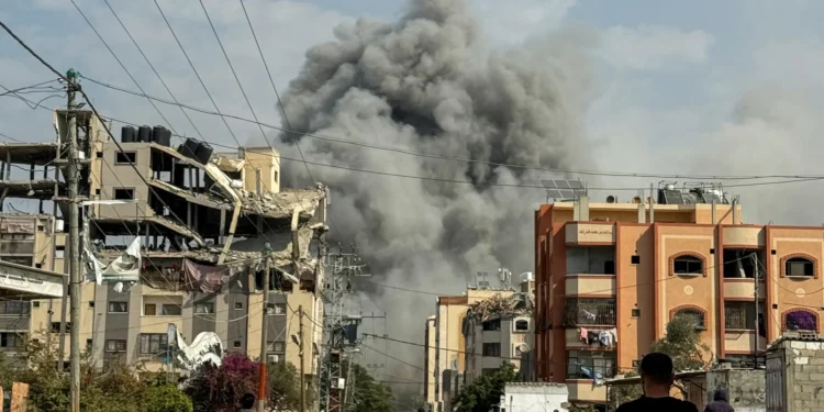 20 फिलिस्तीनी नागरिकों की इजरायली हवाई हमलों में मौत, युद्धविराम समझौते के बाद हमला।