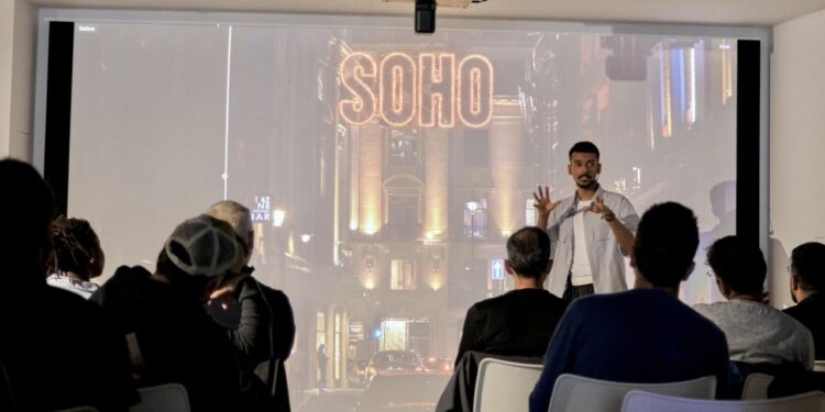 एएमयू के पूर्व छात्र फरहान खान को यूके के लिए ग्लोबल आर्टिस्ट वीजा मिला।