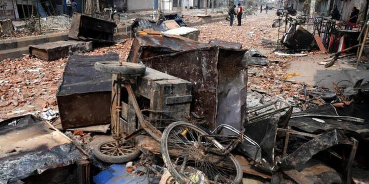 दिल्ली दंगा मामला: अदालत ने सबूतों से छेड़छाड़ पर जांच अधिकारी को फटकार लगाई।