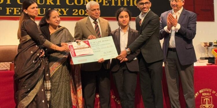 जामिया मिल्लिया इस्लामिया की टीम ने ‘चेकमेट 2025’ राष्ट्रीय मूट कोर्ट प्रतियोगिता में दूसरा सर्वश्रेष्ठ स्मृति पुरस्कार प्राप्त किया
