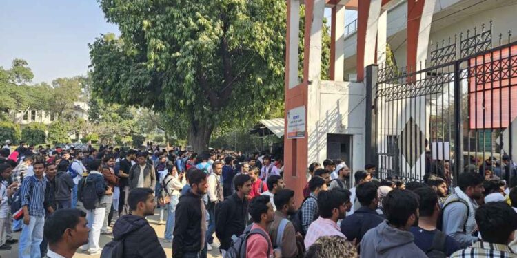 जामिया मिल्लिया इस्लामिया में छात्रों का विरोध प्रदर्शन: प्रशासन की तानाशाही या लोकतांत्रिक अधिकारों का हनन?