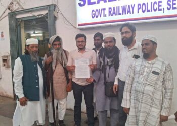 पश्चिम बंगाल: ट्रेन में हिंदूत्वादी हमले में 27 वर्षीय मुस्लिम छात्र पर ‘बांग्लादेशी’ कहकर हमला।