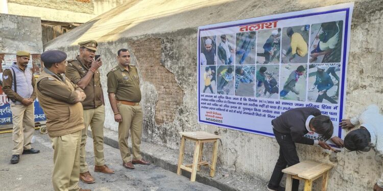संभल हिंसा: 74 संदिग्धों की पहचान के लिए पोस्टर जारी, सूचना देने पर इनाम की घोषणा।