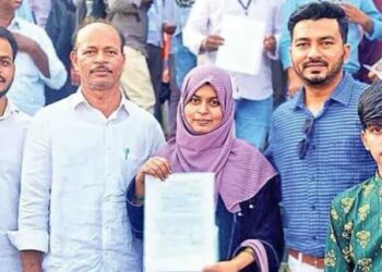 तेलंगाना में मज़दूर पिता की बेटी तसलीमा फ़ातिमा ने जूनियर लेक्चरर परीक्षा में मारी बाजी, हासिल की पहली रैंक।