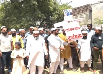 फरीदाबाद: पहलगाम आतंकी हमले के खिलाफ मुस्लिम समुदाय का जोरदार प्रदर्शन, कहा – “आतंकवाद का कोई धर्म नहीं”