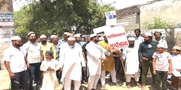 फरीदाबाद: पहलगाम आतंकी हमले के खिलाफ मुस्लिम समुदाय का जोरदार प्रदर्शन, कहा – “आतंकवाद का कोई धर्म नहीं”