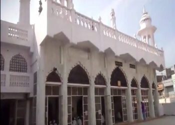 फर्रुखाबाद में कथित अवैध मदरसों पर सरकार की कार्रवाई, अभिभावकों की चिंता बढ़ी।