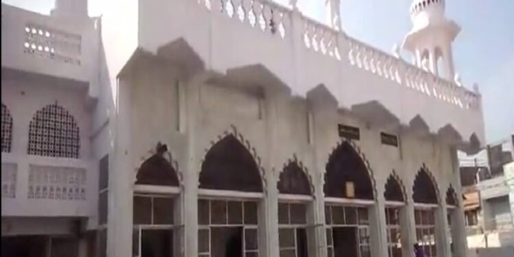 फर्रुखाबाद में कथित अवैध मदरसों पर सरकार की कार्रवाई, अभिभावकों की चिंता बढ़ी।