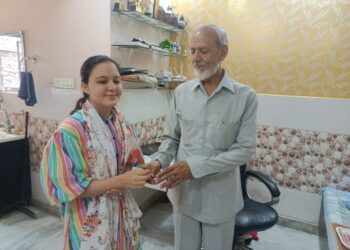 यूडीओ ने शारिया फातिमा शेरवानी को उर्दू में 100% अंक प्राप्त करने पर सम्मानित किया।