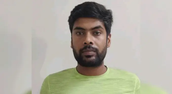 दिल्ली में नौसेना के क्लर्क विशाल यादव जासूसी के आरोप में गिरफ्तार, पाकिस्तान की ISI के लिए भेज रहा था खुफिया जानकारी।