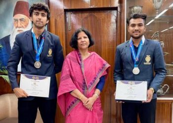 एएमयू के मोहम्मद अमानुल्लाह फारूकी और संतोष जीएम ने भारत को दिलाया रजत पदक।