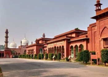 AMU भौतिकी छात्र फराज अली ने जेईएसटी-2025 में अखिल भारतीय रैंक 9 हासिल की।