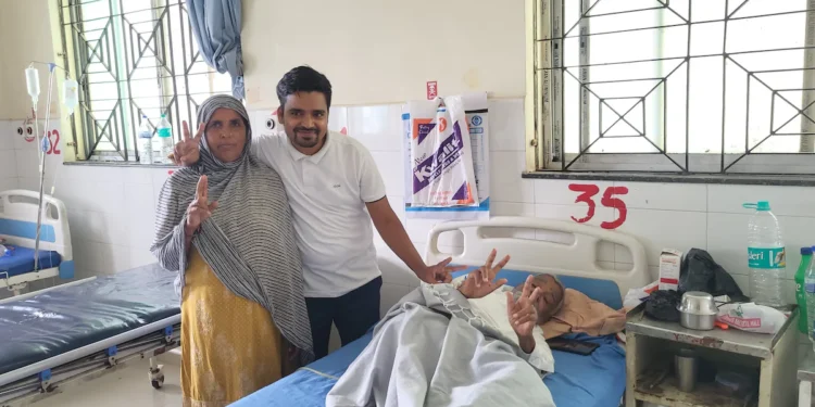 खुर्शीद अंसारी ने रचा इतिहास: दर्जी के बेटे ने JPSC में पाई 78वीं रैंक, बना झारखंड प्रशासनिक सेवा का अफसर।