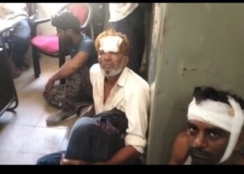 महाराष्ट्र के जालना में गौ-रक्षकों का हमला: मवेशी ले जा रहे सात लोग घायल, पुलिस पर लापरवाही के आरोप।