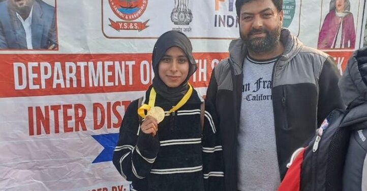 कश्मीर: यूटी स्तर की भाला फेंक प्रतियोगिता में Mehreen Javid प्रथम, राष्ट्रीय स्तर के लिए चयनित।