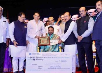 तेलंगाना सरकार ने आज़ाद रिपोर्टर अबू ऐमल को डिजिटल मीडिया में आजीवन उपलब्धि पुरस्कार से सम्मानित किया।