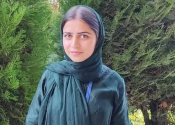 परतावी हक़ ने बी.फार्म में ऑल इंडिया टॉप कर कश्मीर विश्वविद्यालय का नाम रोशन किया।