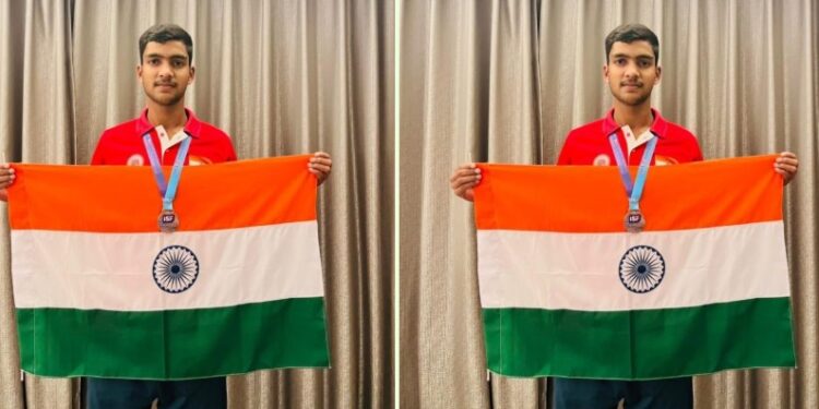 अब्दुल्ला ने वर्ल्ड स्कूल वॉलीबॉल चैम्पियनशिप में भारत के लिए कांस्य पदक जीता।