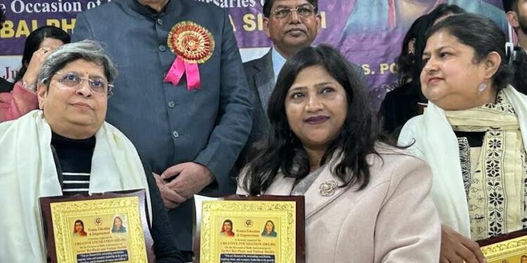 नई दिल्ली: महिलाओं की शिक्षा में योगदान के लिए डॉ. नाज़िश बेगम को किया गया सम्मानित।