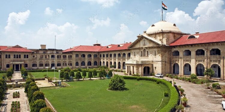 इलाहाबाद हाईकोर्ट ने हेडमास्टर के निलंबन पर लगाई रोक, चूल्हे पर लकड़ियों से बनवाया था मिड-डे मील।